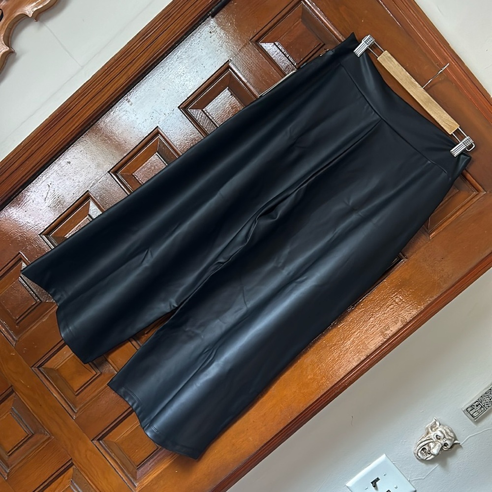 Stretch Faux Leather Wide Crop Pants